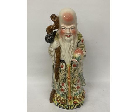 A TALL VINTAGE CHINESE PORCELAIN SHOU XING FIGURE, GOD OF LONGEVITY - 44 CM