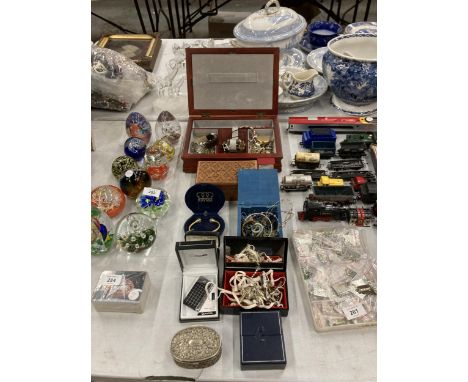 A MIXED LOT TO INCLUDE JEWELLERY BOXES, WATCHES, CUFFLINKS, COLIBRI LIGHTER IN BOX, ETC.,