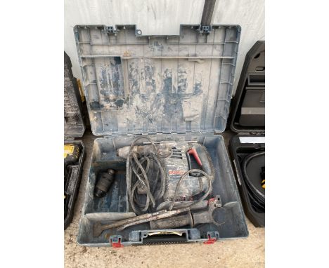 A BOSCH PROFESSIONAL SDS HAMMER DRILL WITH CARRY CASE