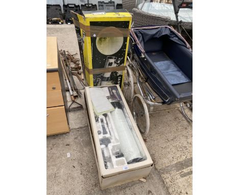 A BOXED TASCO 11TE-5 TELESCOPE AND ACCESSORIES