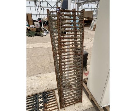 TWO VINTAGE AND DECORATIVE CAST IRON FENCE PANELS (L:179CM EACH)