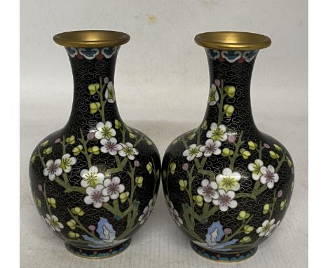 A PAIR OF VINTAGE CHINESE ENAMEL AND COPPER CLOISONNE VASES WITH FLORAL DECORATION - 15.5 CM