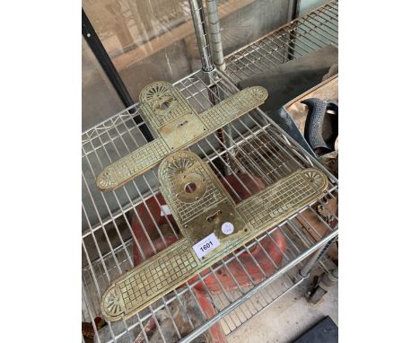 A PAIR OF VINTAGE BRASS T PUSH PLATES WITH KEY HOLE
