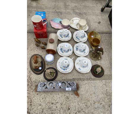 AN ASSORTMENT OF ITEMS TO INCLUDE DUSHESS TRIOS, ANIMAL FIGURES AND A LIGHT ETC