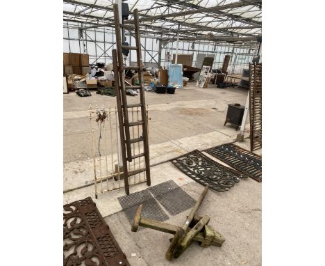 AN ASSORTMENT OF ITEMS TO INCLUDE A WOODEN LADDER, A GARDEN GATE AND TWO MESH PANELS ETYC