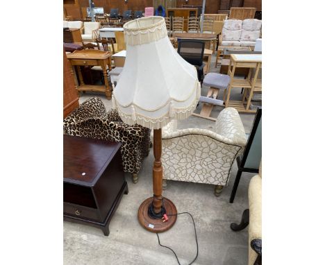 A MID 20TH CENTURY BEECH STANDARD LAMP WITH SHADE