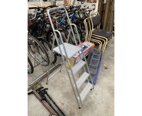 A THREE RUNG ALUMINIUM STEP LADDER