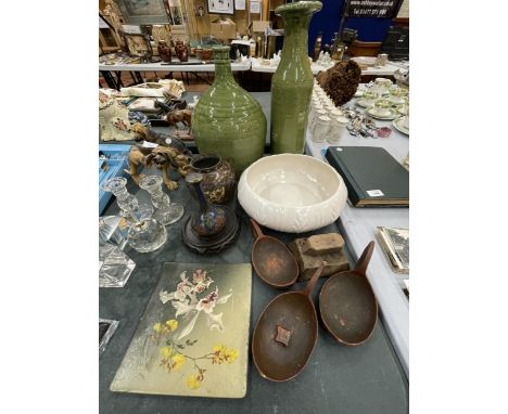 A MIXED LOT TO INCLUDE GREEN CRACKLE GLAZE VASES, CLOISONNE STYLE POT, VINTAGE WHITE POTTERY BOWL, ETC.,