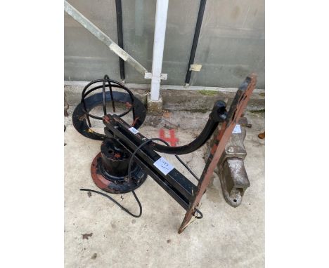 A VINTAGE METAL WALL HANGING LIGHT FITTING