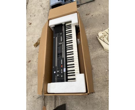 A CASIO CASIOTONE 1000P ELECTRIC KEYBOARD