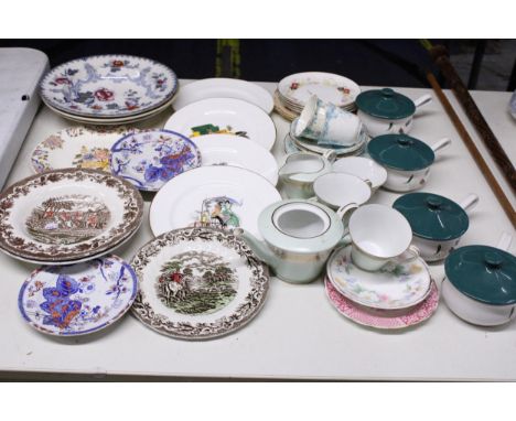 A QUANTITY OF VINTAGE PLATES, CUPS AND SAUCERS