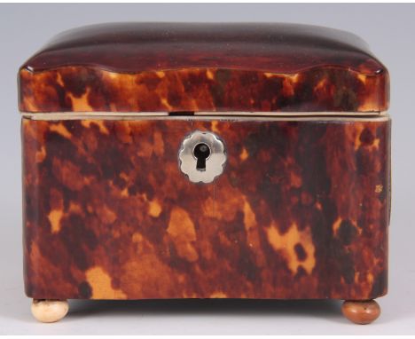 A 19TH CENTURY SHAPED SERPENTINE RECTANGULAR TORTOISESHELL TEA CADDY WITH SLIGHTLY DISHED SIDES with a single lidded interior