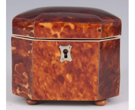A 19TH CENTURY CLIPPED RECTANGULAR SINGLE TORTOISESHELL TEA CADDY with domed lidded interior and four shallow bun feet suppor