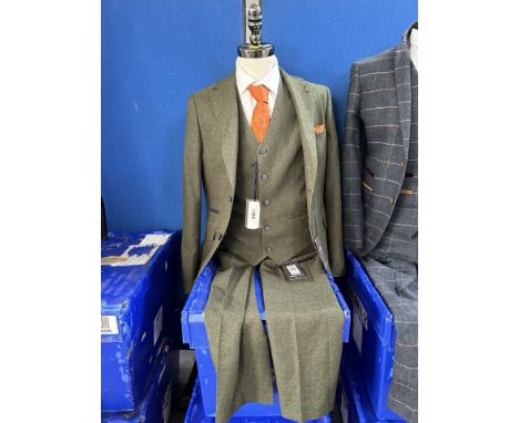 A gent's Fratelli Olive Tweed three piece suite (blazer and jacket 40 regular, trousers 30 regular), a Knightsbridge silk tie