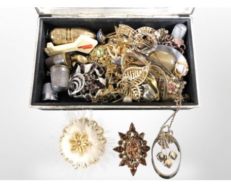 A Japanese silver-plated trinket box containing assorted costume brooches, cufflinks, thimbles, some silver items, etc.