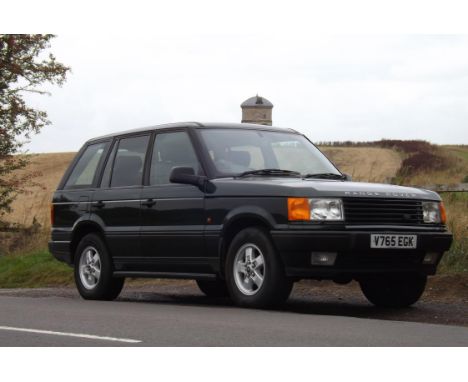 Stylish, 2nd-generation Range Rover offering tremendous value. Classically presented in Epsom Green with a grey leather inter