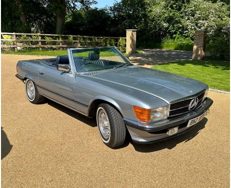 Stylish, 3.8-litre V8-engined, R107 finished in a classic colour combination with a matching hard top. First registered in 19