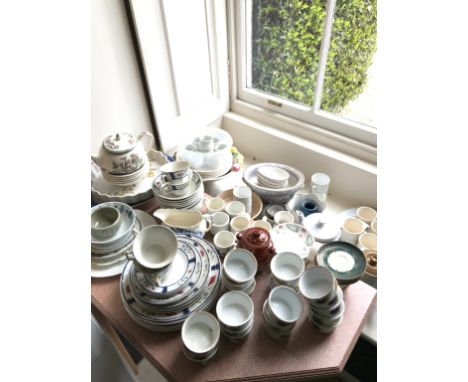 AN EXTENSIVE COLLECTION OF CERAMICS AND KITCHENALIA&nbsp;including a collection of Royal Worcester ramekins (a lot)