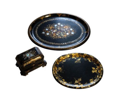 A VICTORIAN PAPIER MACHE CHINOISERIE TEA CADDY of casket shape, the black ground inlaid with mother of pearl and highlighted 