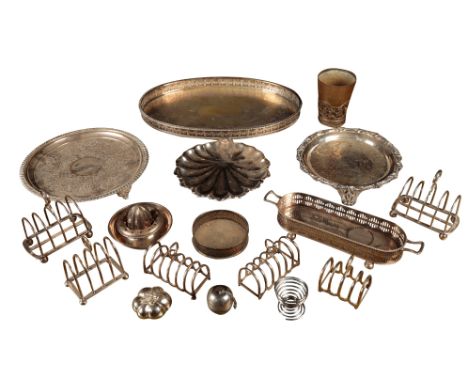 A COLLECTION OF SILVER PLATE, to include silver plate toast racks, lemon squeezer and other similar items (a collection)