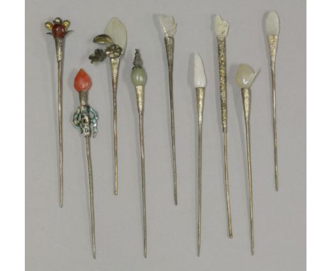 A collection of nine Hairpins,Qing dynasty (1644-1911), with jade or hard stone finials mounted by metalwork,13 to 16.3cm (9)