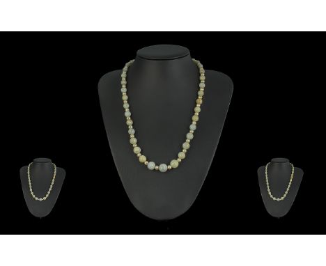 Early 20th Century Excellent Jade and Pearl Graduated Beaded Necklace with 9ct Gold Clasp, Excellent Grains, The Jade Beads o