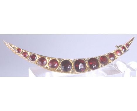 9 ct gold and ruby brooch, contains 13 rubies, 4.1g