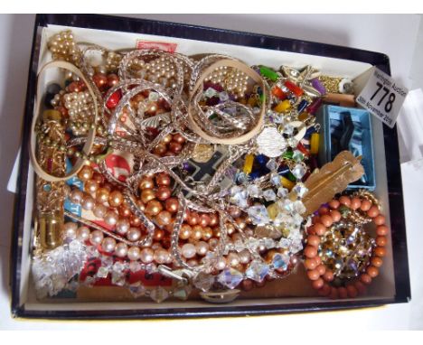 Mixed jewellery items including Poole brooch