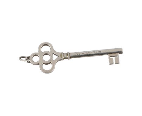 TIFFANY & CO. Anhänger "KRONENSCHLÜSSEL". 925 Sterlingsilber. Schlüssel als Anhänger. Box und Etui anbei. Gebrauchsspuren vor