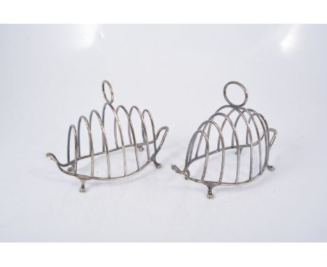 Pair of Edwardian silver toast racks, William Hutton & Sons, London 1897, hooped divisions, 8oz, 16cm.