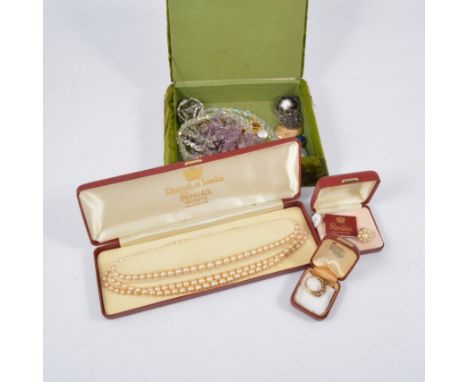 Costume jewellery: 9ct garnet ring, amethyst chip necklace, simulated pearls, Thistle brooch.