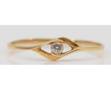 An 18k gold single stone brilliant cut diamond ring, P, .7gm. 