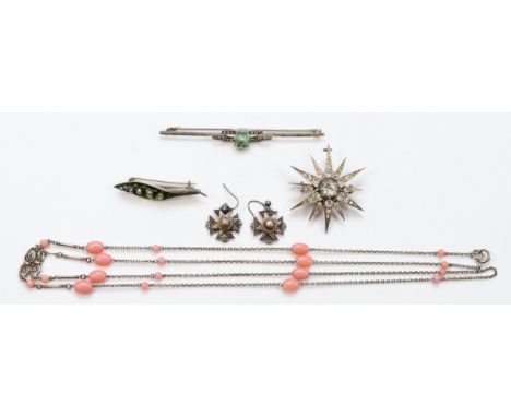 A group of jewellery to include a silver and enamel leaf brooch, by Arthur Johnson Smith, Birmingham 1939, 45mm, and an Art D