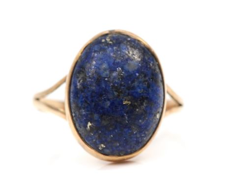A 9ct gold lapis lazuli dress ring, Q, 3.4gm. 