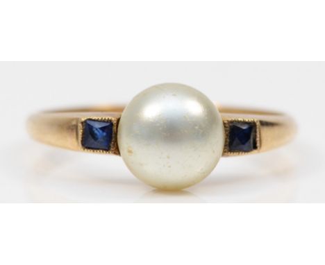 A 9ct gold faux pearl and blue paste stone dress ring, R, 2.1gm. 