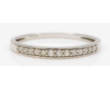 A 9ct white gold brilliant cut diamond half eternity ring, S, 1.6gm. 