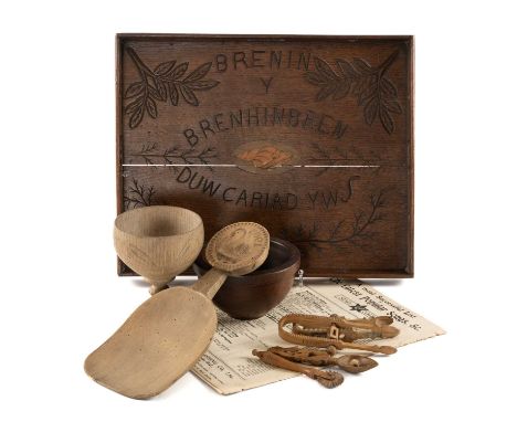 WELSH FARMHOUSE COLLECTABLES, comprising pierced gallery oak tray engraved with 'Brenin y Brenhinbren Duw Cariad Yw' (the Kin
