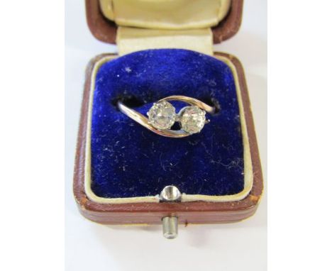 9ct ring with glass stones w. 1.8g size R