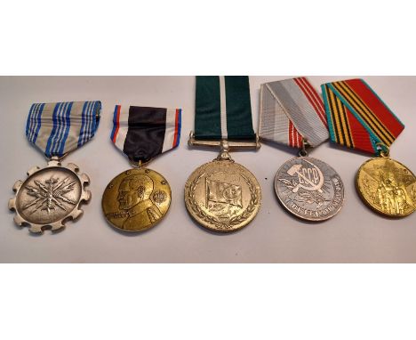 MILITARIA MEDALS - ROYAL ARTILLERY AIR FORCE AWARDED TO GNR. C, ROBERTS, PAKISTAN INDEPENDANCE MEDAL AWARDED TO A. T. 6442344