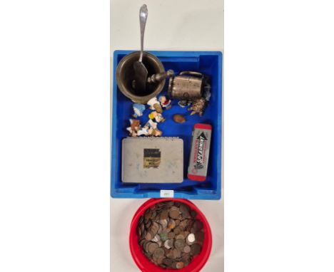 Tray of collectables and tub of mixed coins; Wrigley's Chewing gum, Coins, Bronze Pestle &amp; Mortar and various collectable