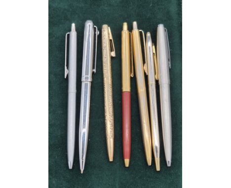 Selection of various vintage ballpoint pens; Papermate, 12ct gold front Sheaffer pen and various others.