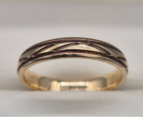 9ct yellow gold band ring. 3Grams. Ring size R. 