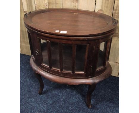 Reproduction drinks cabinet cabinet. Lift off serving tray. 73.5x71x46 