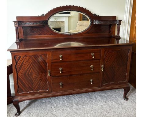 Large Victorian sideboard with carved mirror back. 155x183x60cm. 