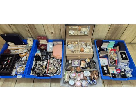 Large collection of mixed costume jewellery and collectable odds. 