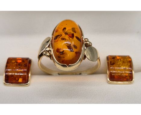 Foreign Gold ring fitted with a piece of amber. Together with a matching pair of yellow gold and amber earrings. 5.94grams. R