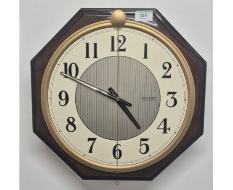 SEIKO Quartz musical wall clock. In a working condition. 40x40cm. 