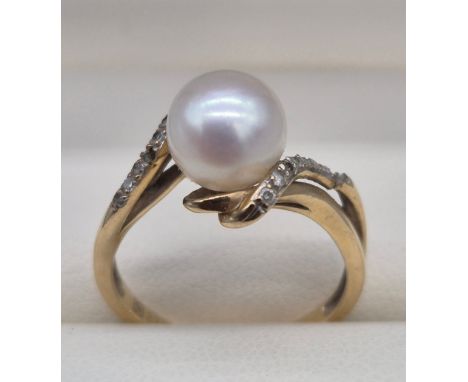 9ct yellow gold, pearl and diamond stone ring. Missing single diamond stone. 2.58Grams. Ring size M.......A/F