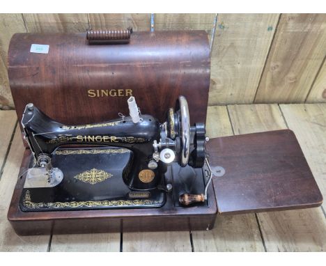 Singer sewing machine in fitted case. 