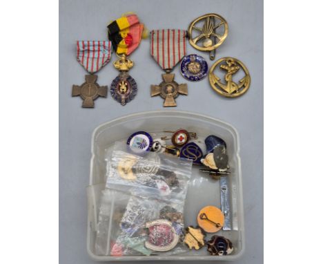 Selection of military medals, cap badges and various enamel badges. WW1 French Combatants Cross, French Marine cap badge, Fre
